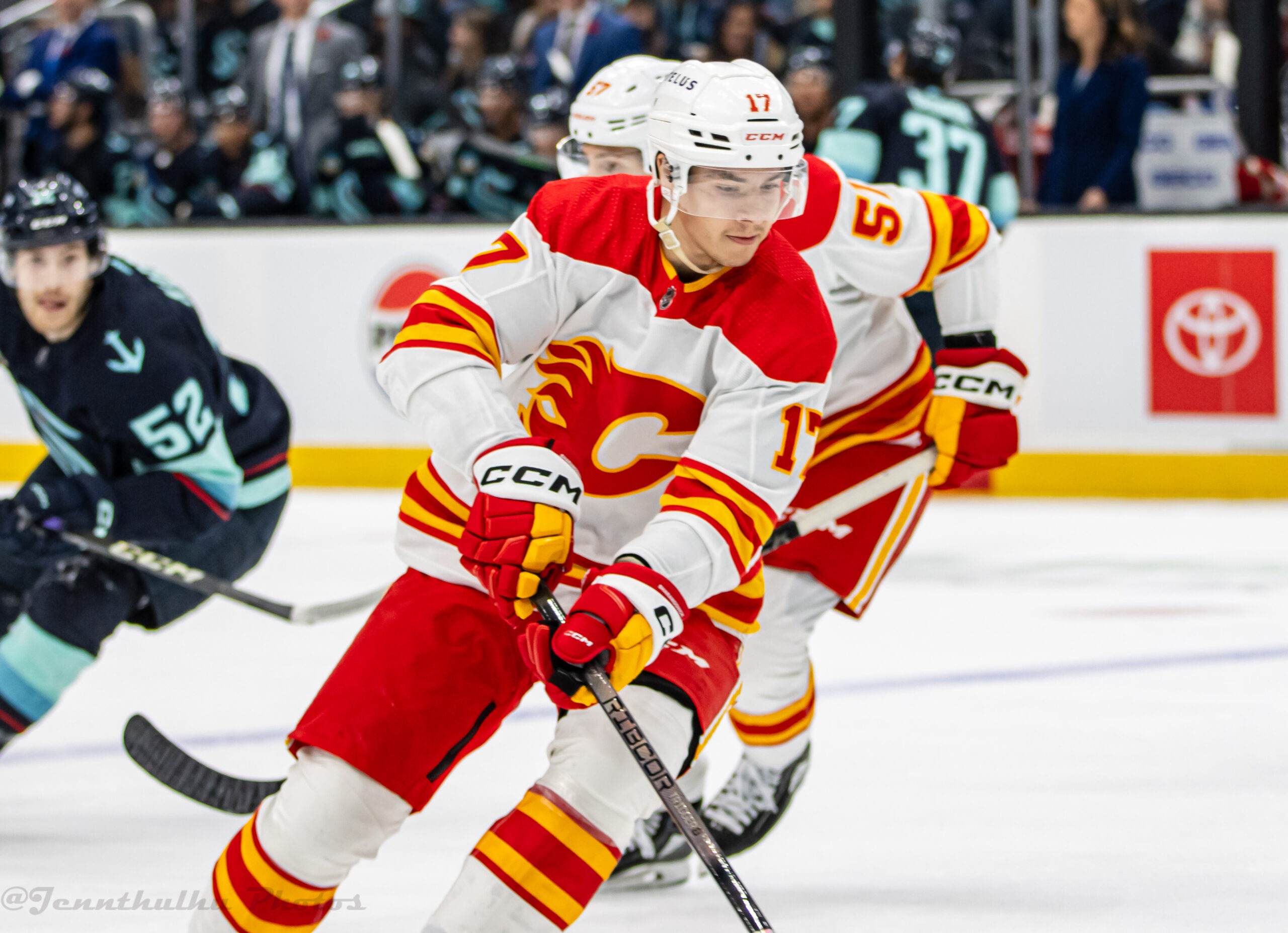Flames Beat Hurricanes 3-2 as Yegor Sharangovich Strikes Late in Calgary